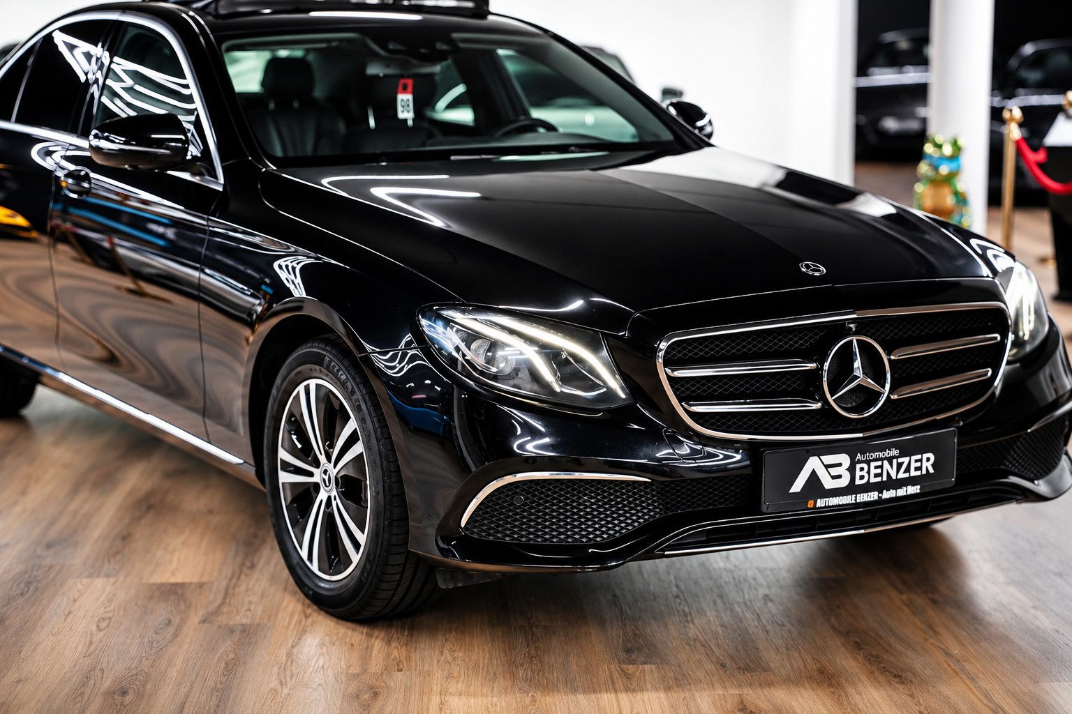 Fahrzeugabbildung Mercedes-Benz E 220 E 220 d Avantgarde *Pano*Ambiente*Widescre