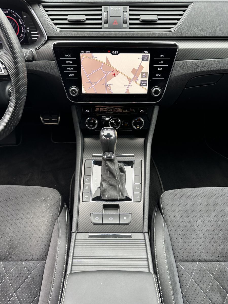 Fahrzeugabbildung SKODA Superb Combi 2.0 TDI DSG Sportline NAV+MATRIX+VC
