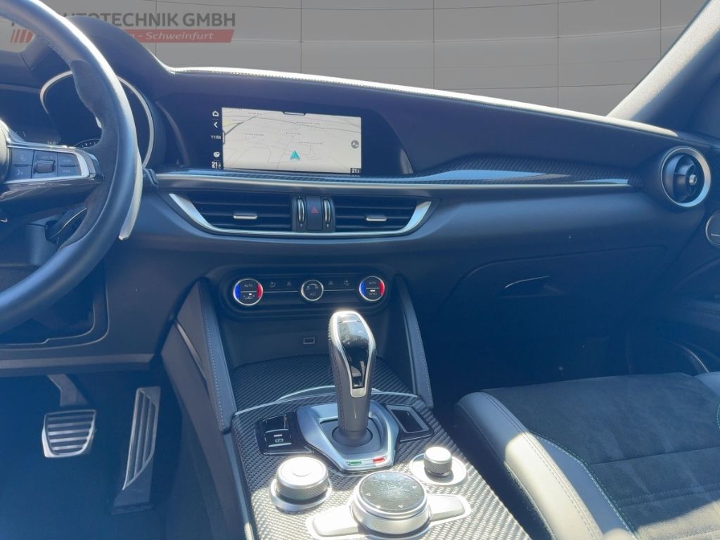 Fahrzeugabbildung Alfa Romeo Stelvio Quadrifoglio