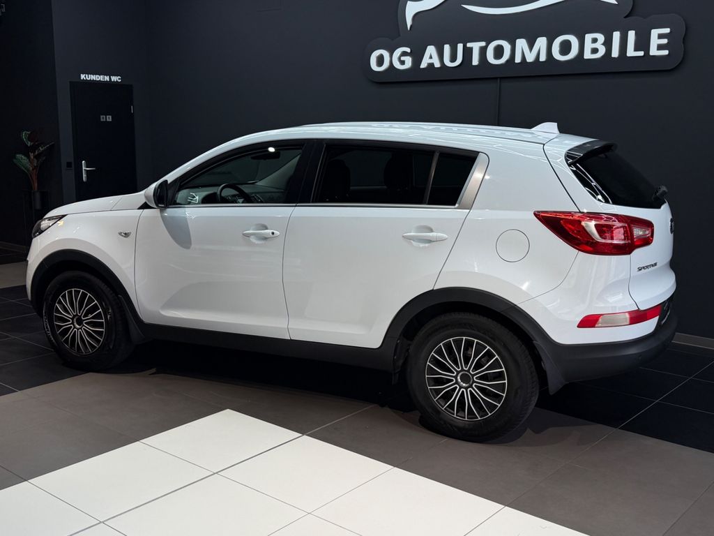 KIA Sportage Attract 2WD*KLIMA*KAMERA*SHZ*NAVI*TOP KIA Sportage Attract 2WD*KLIMA*KAMERA*SHZ*NAVI*TOP