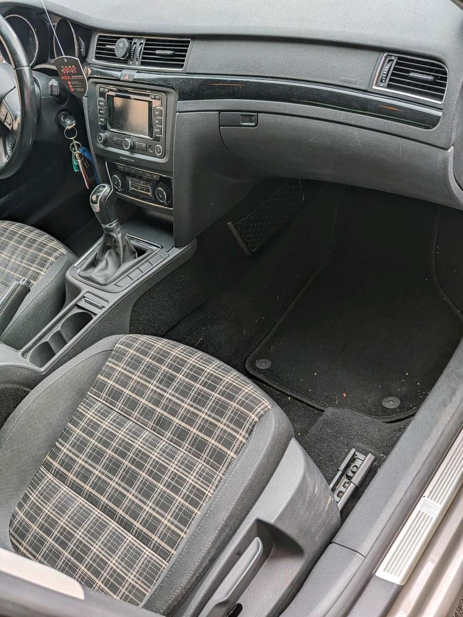Skoda Superb 2012 — photo 9