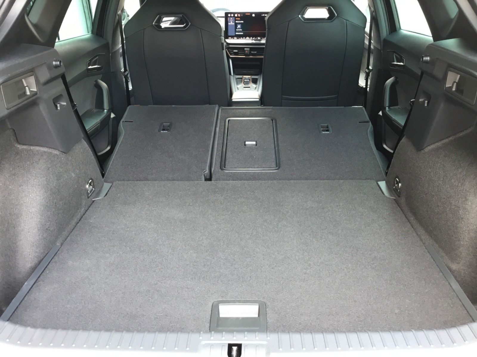Fahrzeugabbildung CUPRA Formentor 2.0 TSI DSG 4WD+Pano+Matrix+AHK+19"