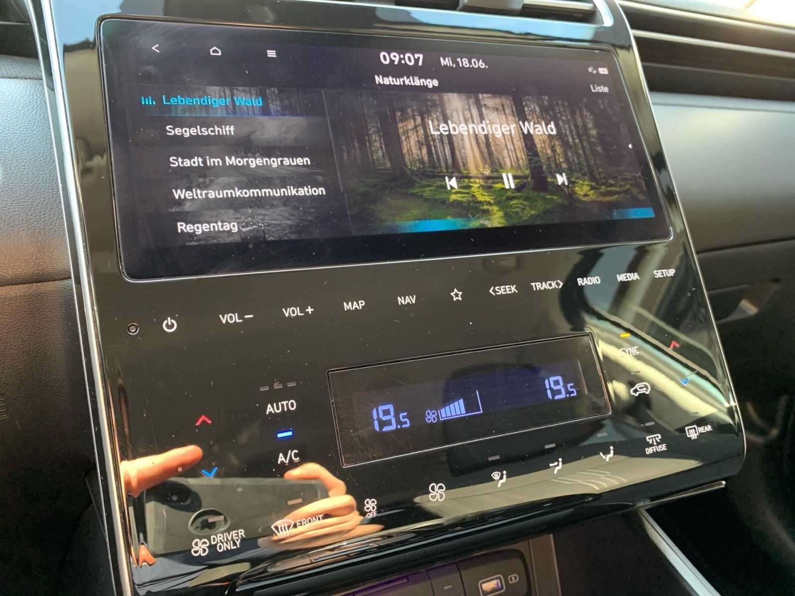 Fahrzeugabbildung Hyundai TUCSON 1.6 T-GDI Trend Hybrid 4WD AssiPaket