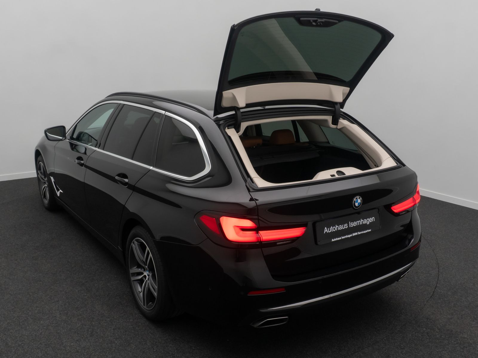 Fahrzeugabbildung BMW 530i xD Luxury Line 4xKlima AHK Kamera DAB Alarm