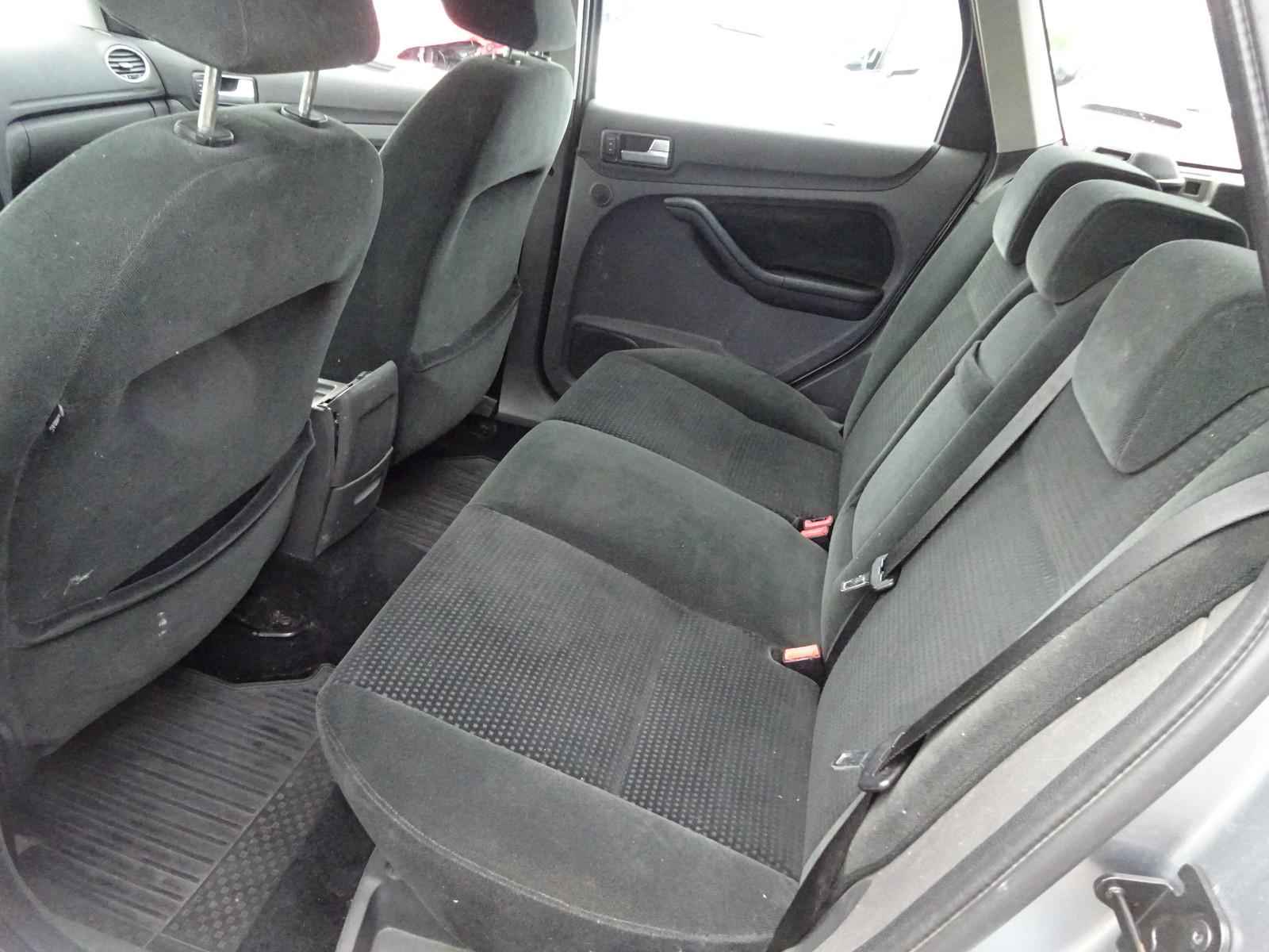Ford Focus 2005 — photo 8