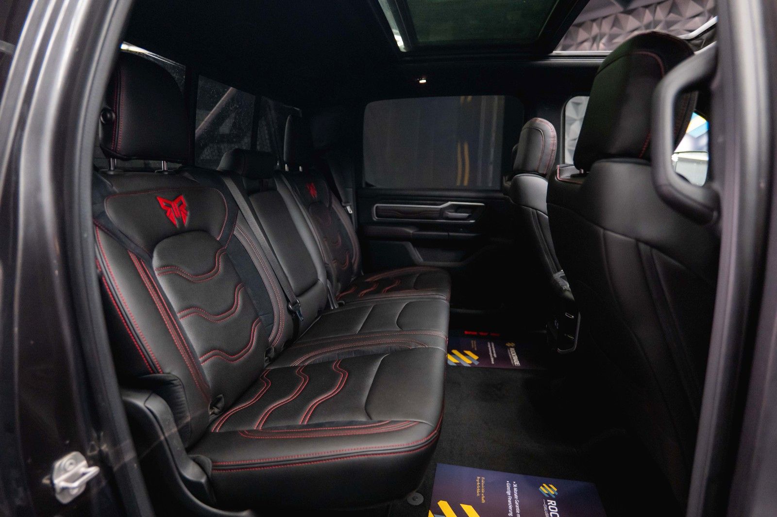 Fahrzeugabbildung Dodge RAM 5.7 V8 HEMI 4x4 OFFROAD Night-Edition *Pano*