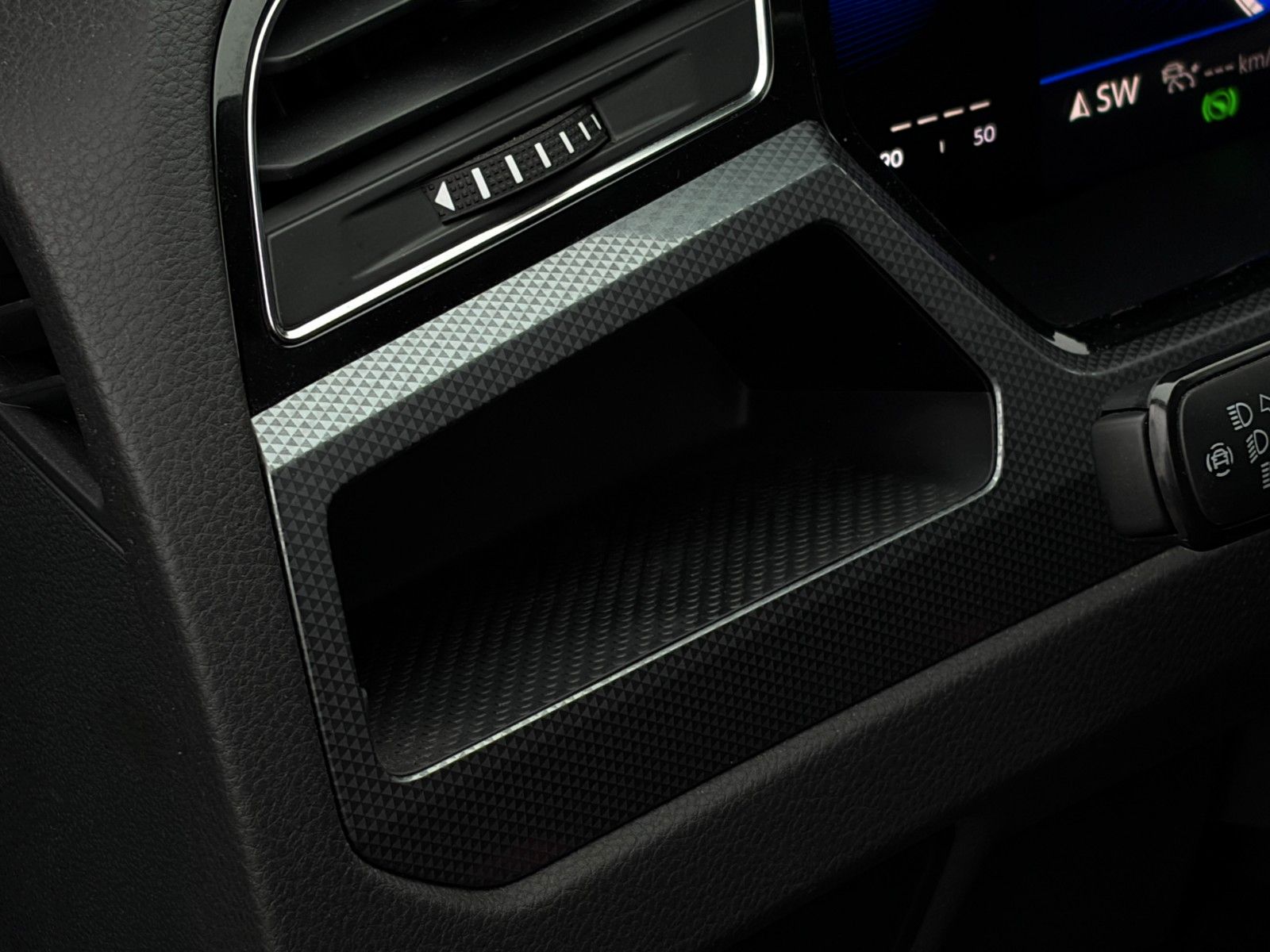 Fahrzeugabbildung Volkswagen Touran 1.5 TSI DSG Active Kamera ACC LED LHZ SHZ