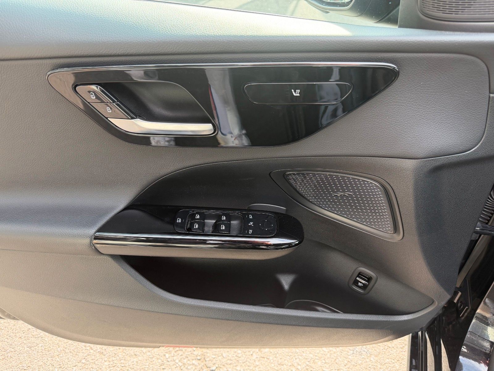 Fahrzeugabbildung Mercedes-Benz C 200d LED+IHC+RKamera+Augment+SpurhalteA