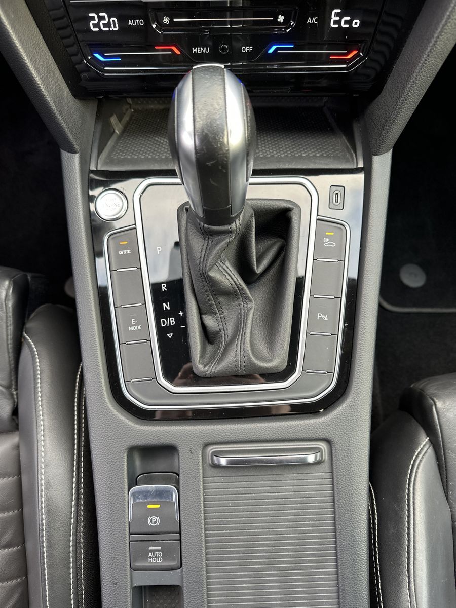 Fahrzeugabbildung Volkswagen Passat Variant 1.4 TSI GTE NAV+LED+AHK+HUD+KAM