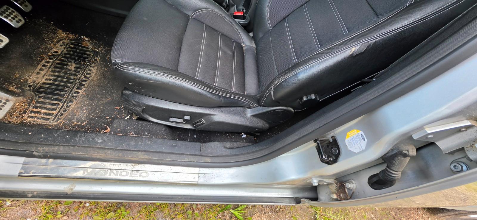 Ford Mondeo 2011 — photo 11