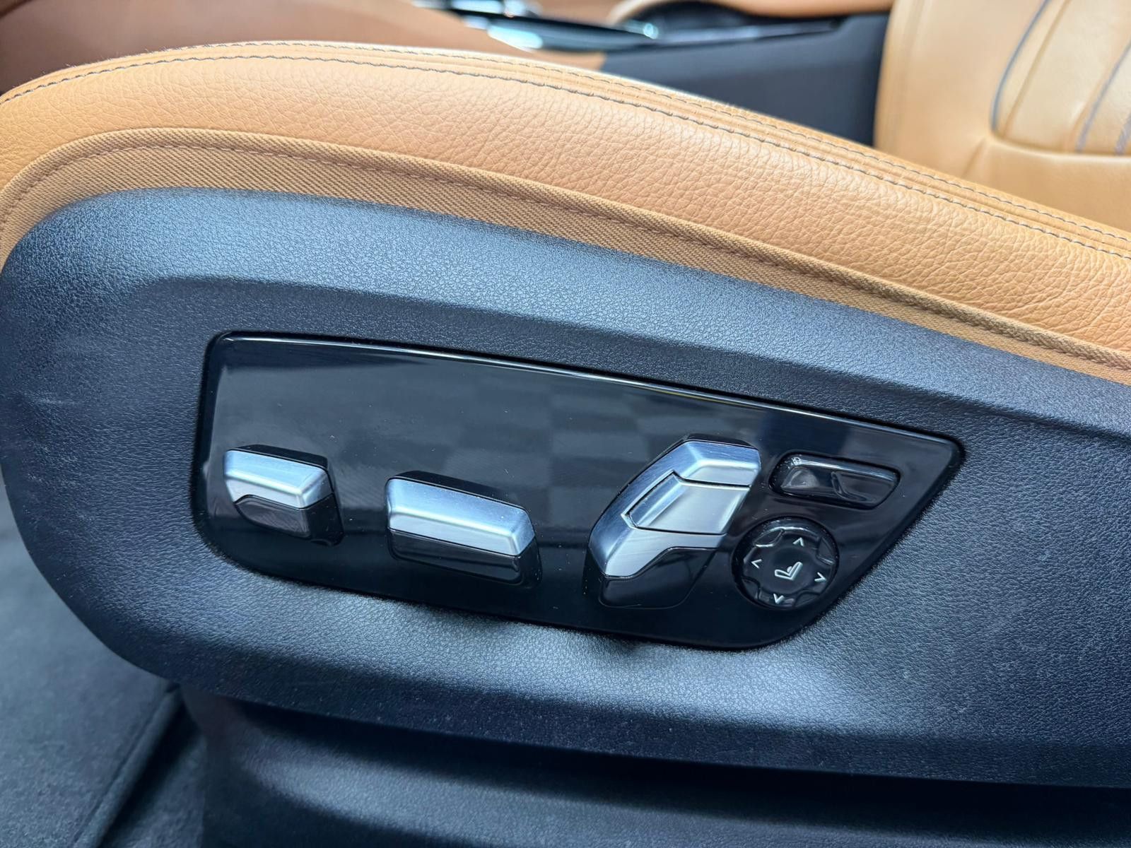 Fahrzeugabbildung BMW 530d M-SPORT/FACELIFT/LASER/ASSIST/STHZG/AHK