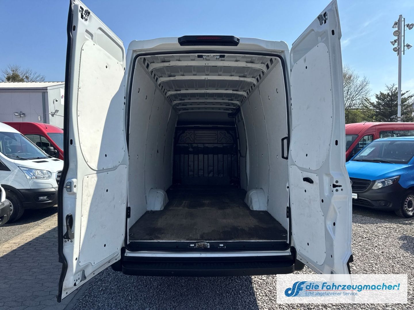 Fahrzeugabbildung Iveco Daily Kasten HKa 35 S V Radstand 4100 14 MAXI