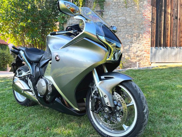 Honda VFR 1200F Service und Verschleißteile Neu