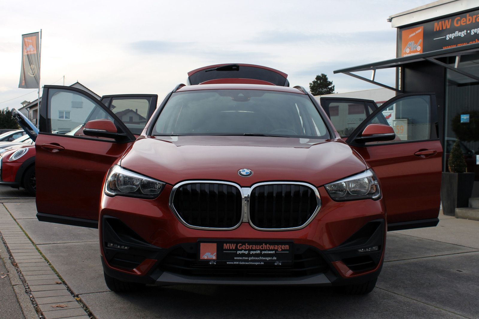 Fahrzeugabbildung BMW X1 sDrive 20i Steptr. Advantage KAM PDC SHZ TEMP