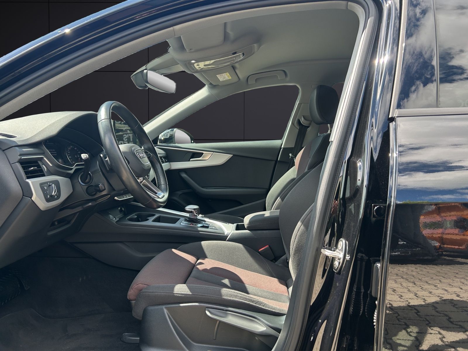 Fahrzeugabbildung Audi A4 Avant 35 TFSI S tronic ACC RKF CLIMA LED