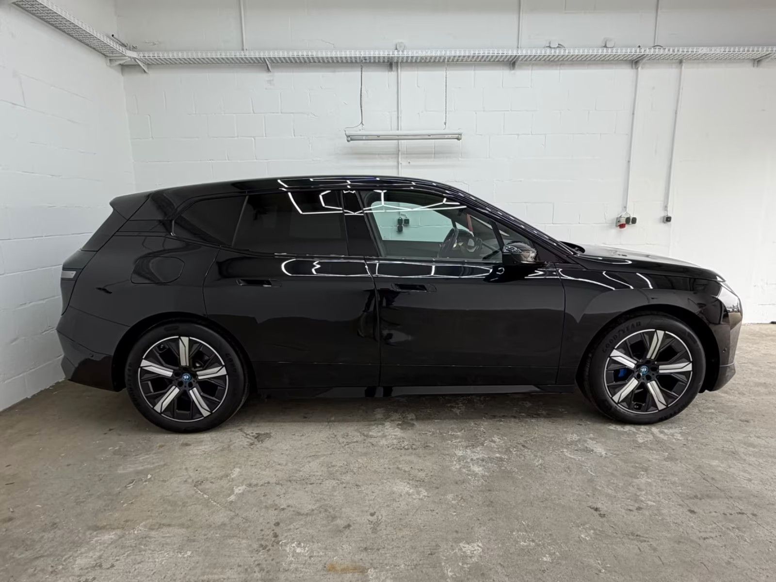 BMW iX 40 xDrive Sport LASER SOFT CLOSE SUITE imagem 3