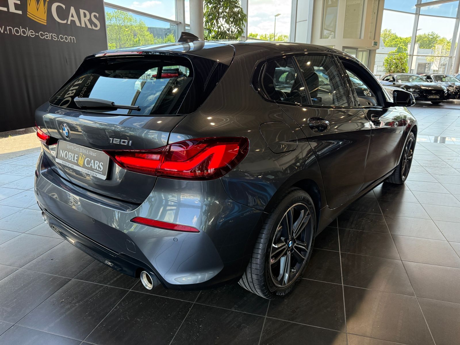 Fahrzeugabbildung BMW 120 i Sport Line LED NAVI ALU