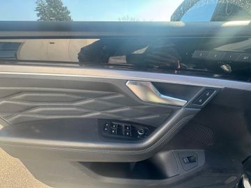 Volkswagen Touareg - 12