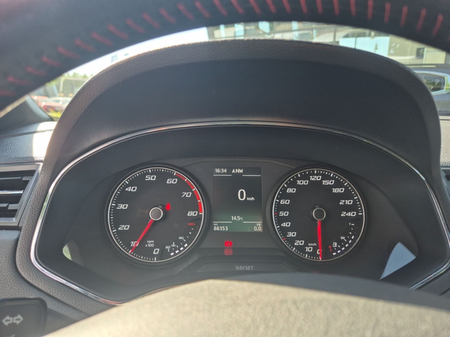Fahrzeugabbildung SEAT Arona 1.0 TSI Navi Dig. Cockpit Soundsystem ACC