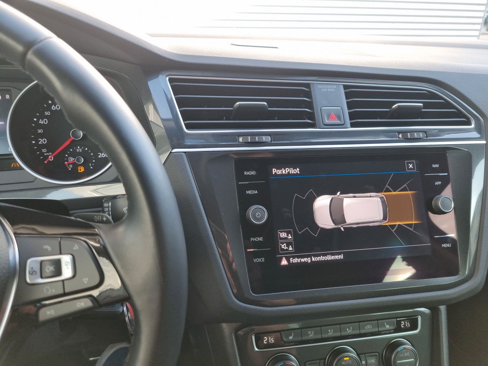 Fahrzeugabbildung Volkswagen Tiguan 1.4 TSI DSG Sound LED NAVI eKLAPPE