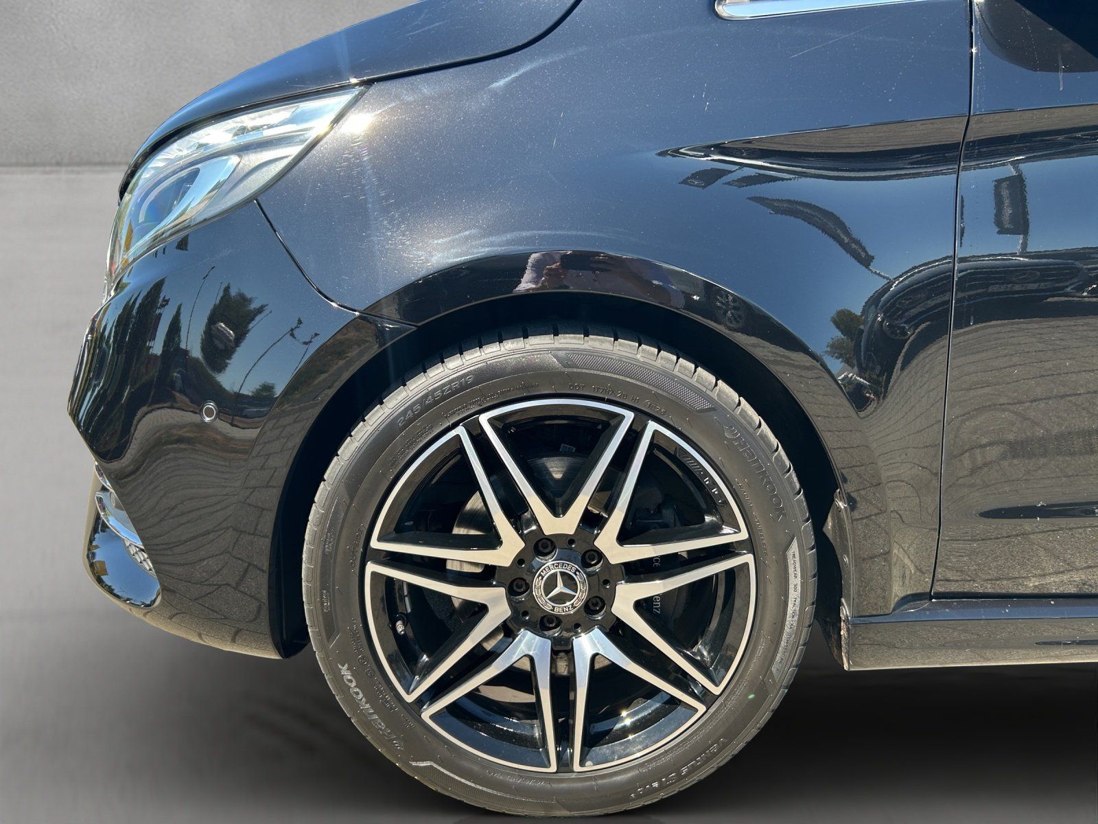 Fahrzeugabbildung Mercedes-Benz V 300 d AVANTGARDE EDITION Lang AMG Distro 360°