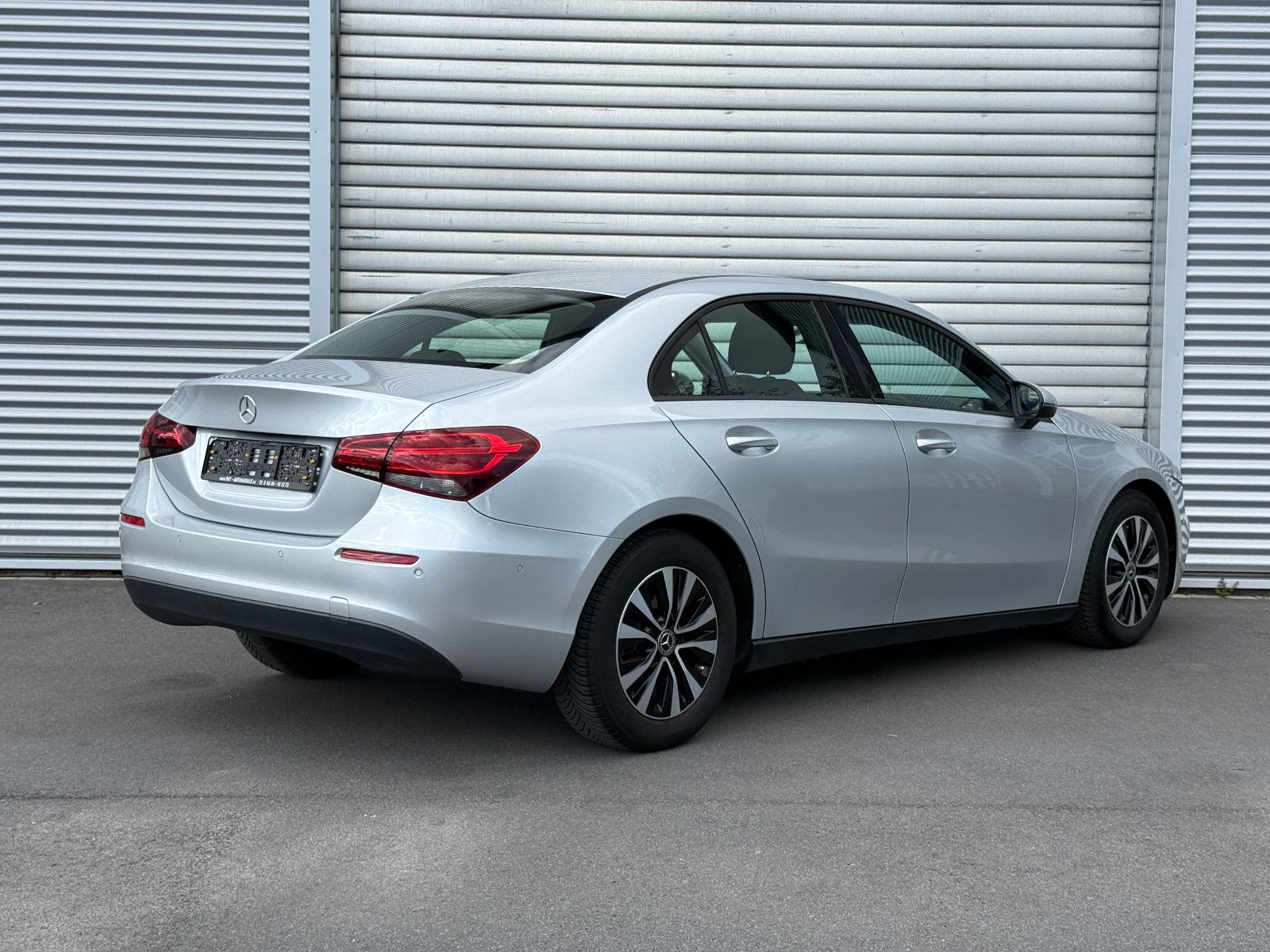 Fahrzeugabbildung Mercedes-Benz A 180 d Lim. Sedan Aut DAB GRA Navi Kamera SHZ