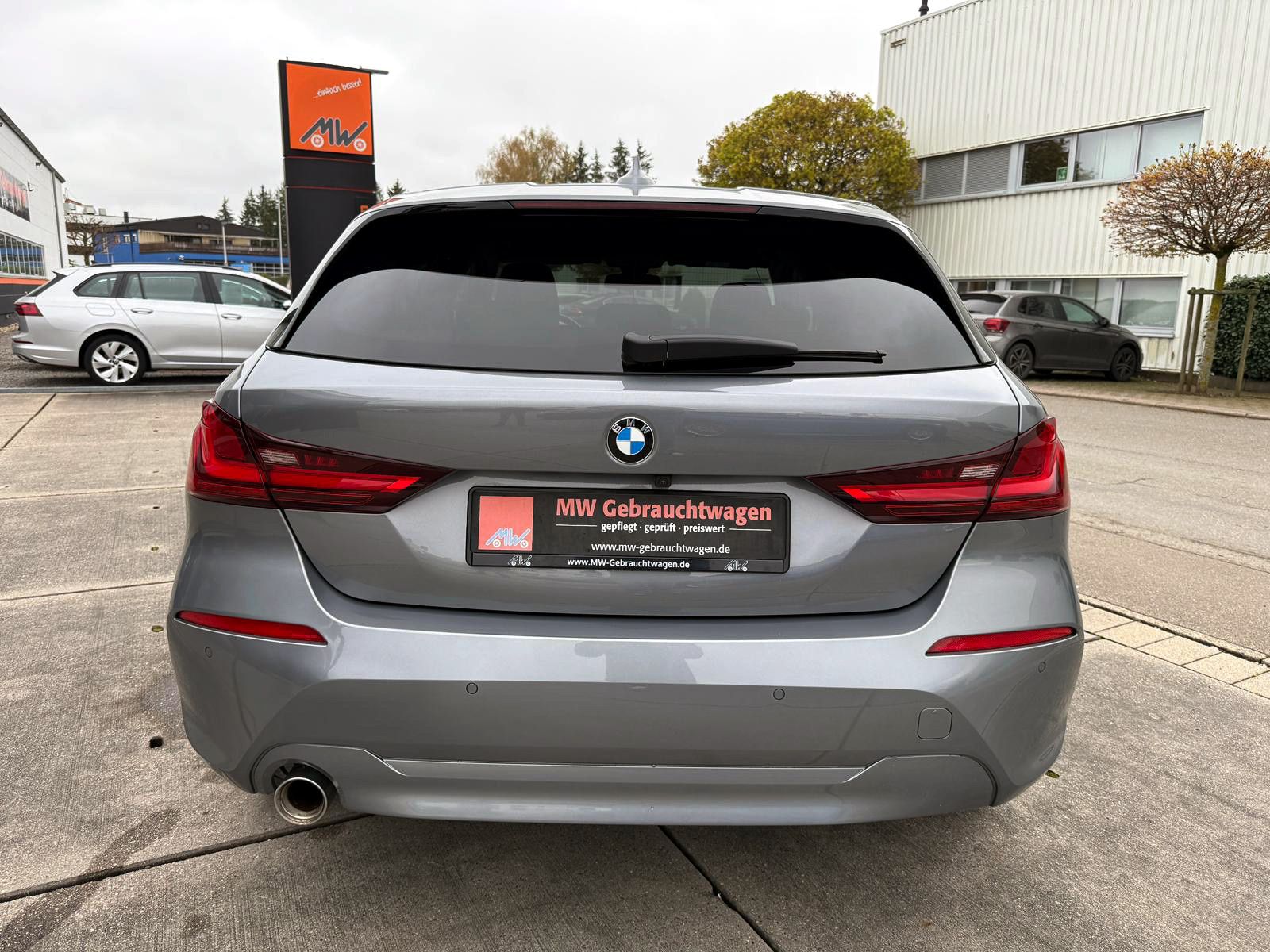 Fahrzeugabbildung BMW 118i Steptronic Advantage LED SHZ KAM PDC NAV BT