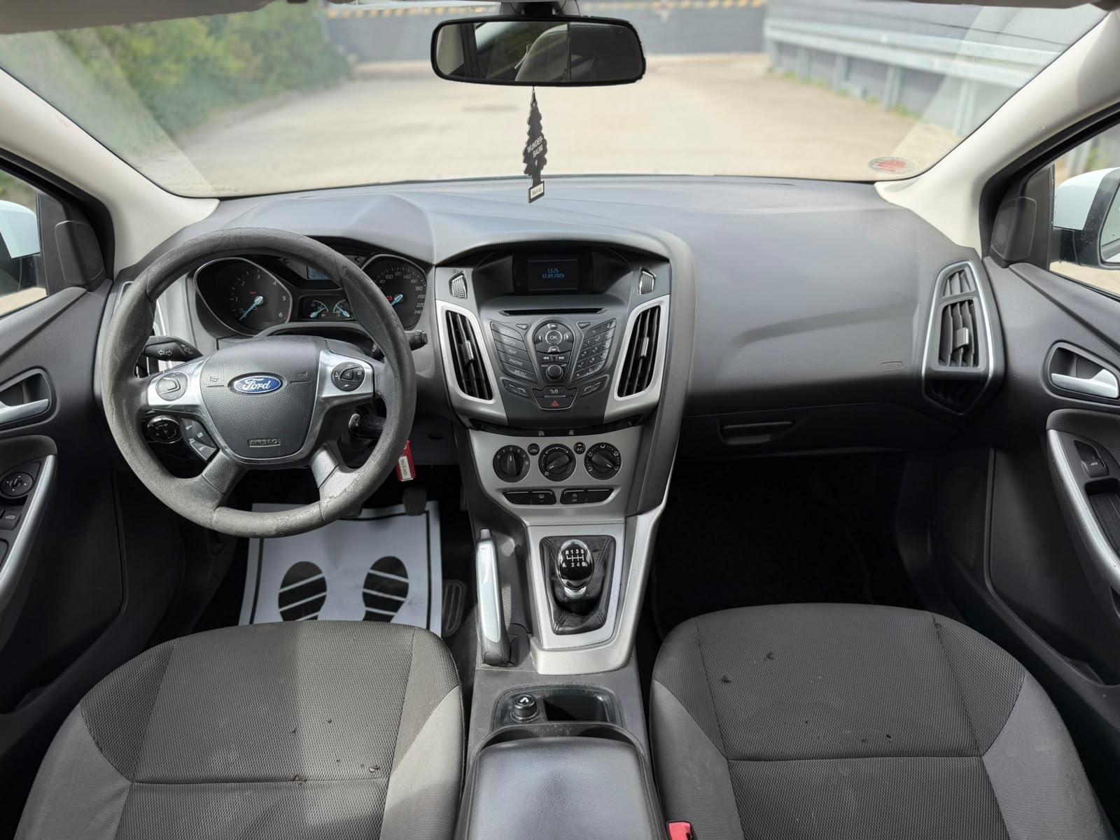 Ford Focus 2013 — photo 10
