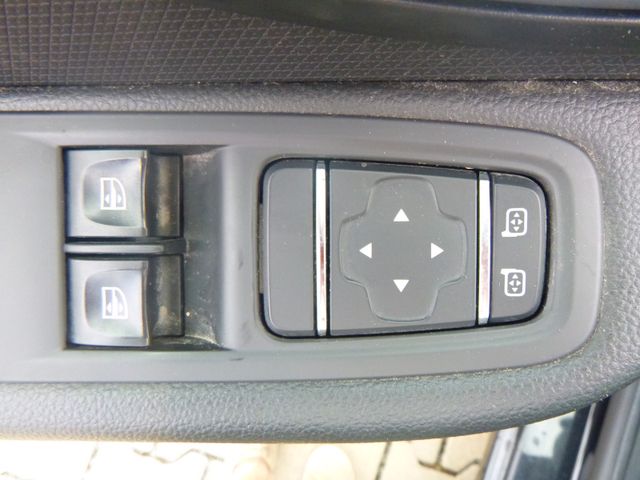 Fahrzeugabbildung Renault Clio IV Life >Navigation<