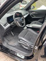 BMW iX1 xDrive30 - - BMW iX1 mit Panoramadach
