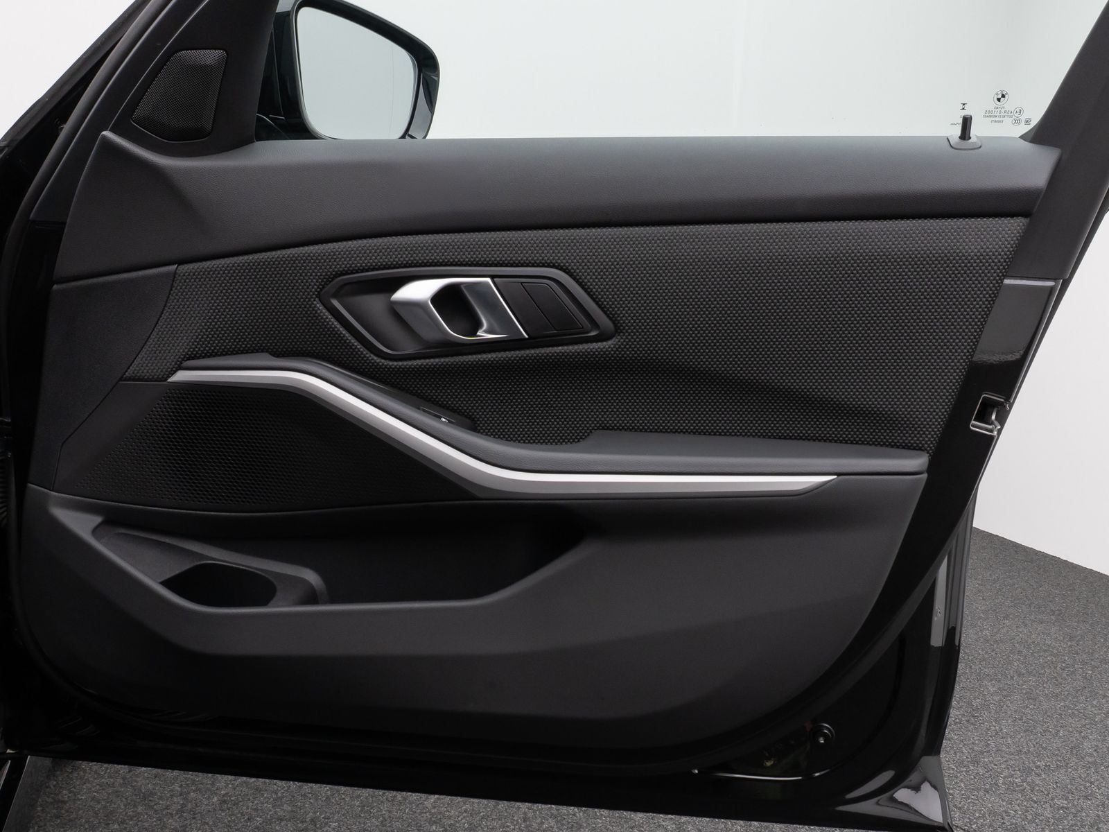 Fahrzeugabbildung BMW 320e Panoram Kamera HUD DAB HiFi Geschwindigkeit