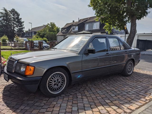 Mercedes-Benz 190E