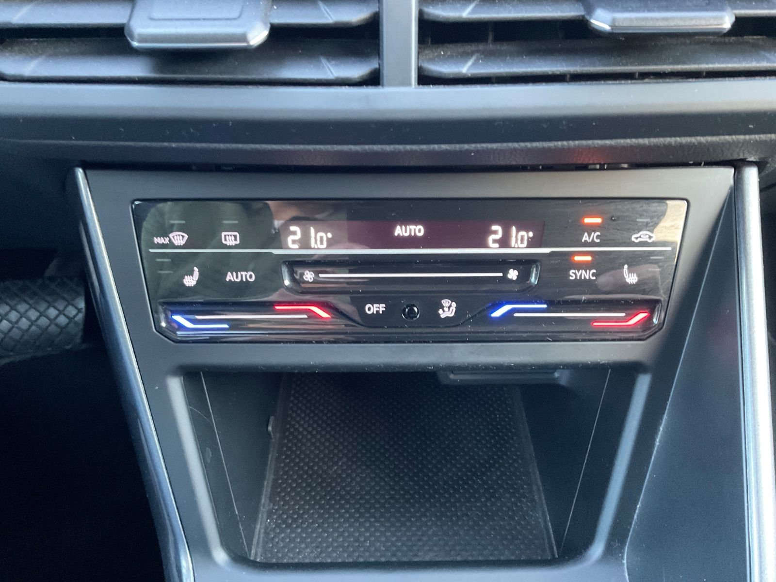 Fahrzeugabbildung Volkswagen Polo 1.0 TSI Style,LED,AHK,Virtual,ACC,Carplay,