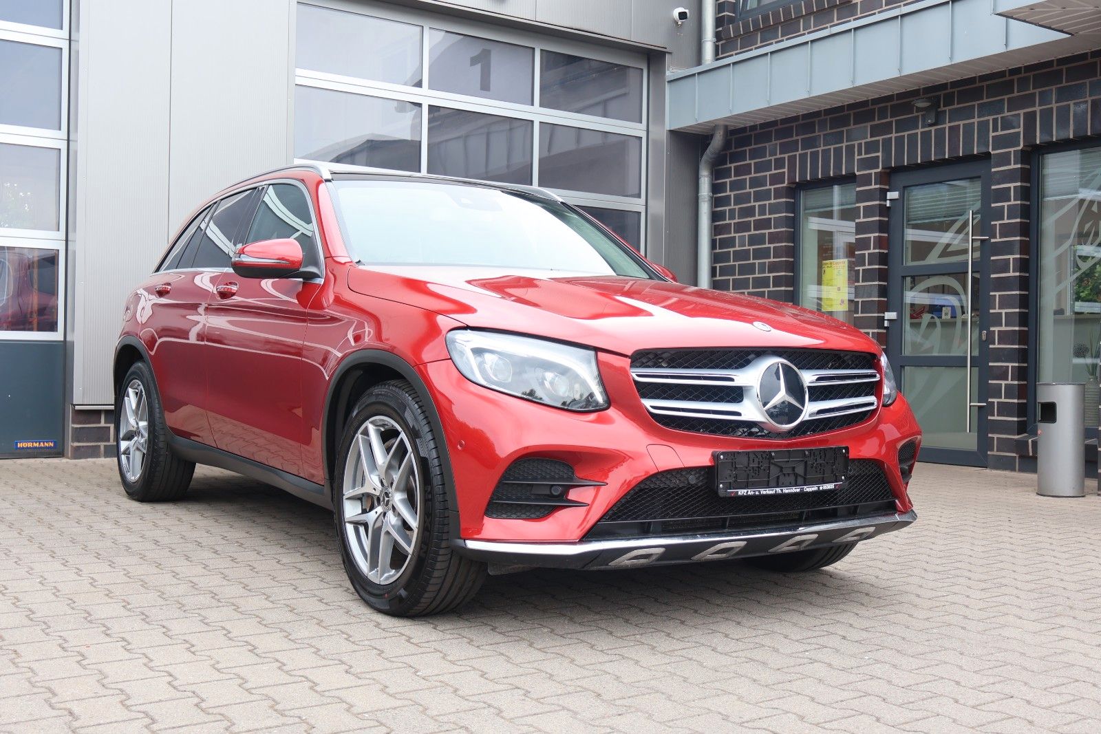 MERCEDES-BENZ GLC 250 d 4Matic AHK/LED/Kamera/Panoramadach