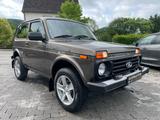 Lada Niva Legend 4x4 1,7 Ltr. 8V   61 kW (83PS) - Lada Niva: 7