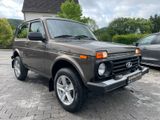 Lada Niva Legend 4x4 1,7 Ltr. 8V   61 kW (83PS) - Lada Niva: 1.7