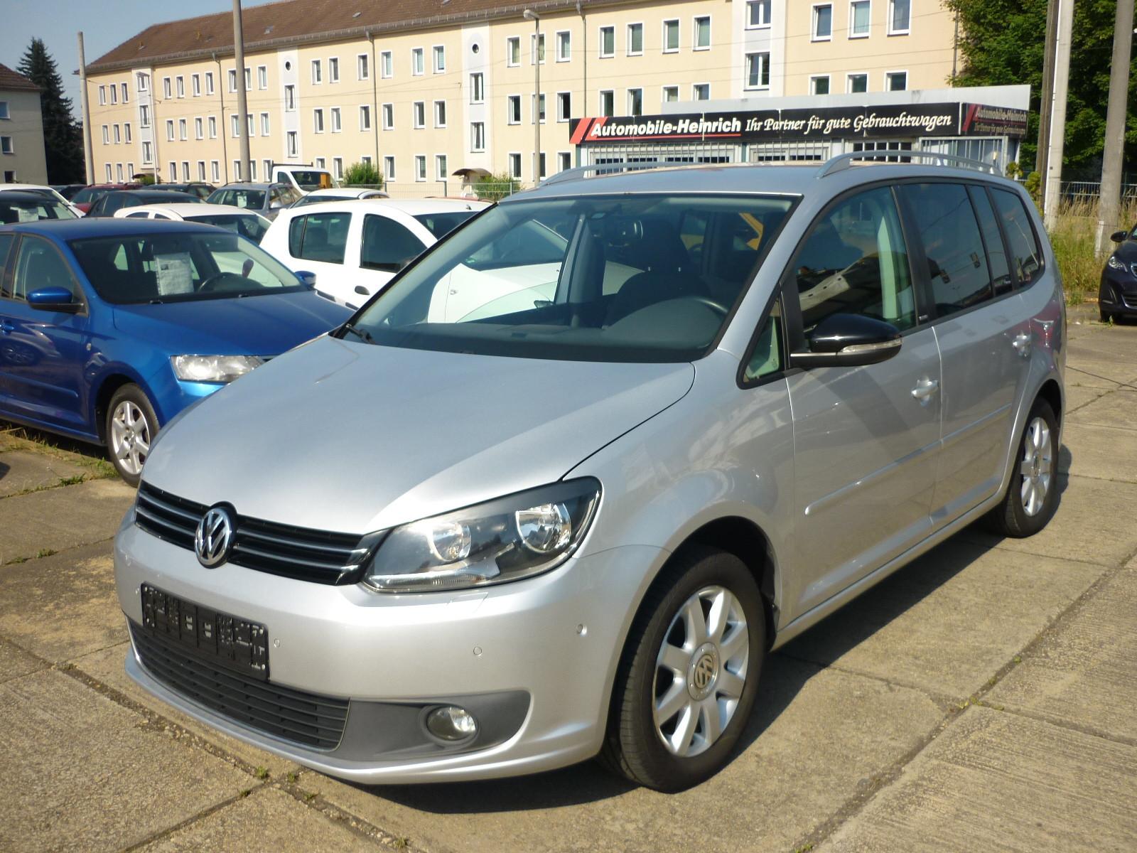 Volkswagen Touran 1.2 TSI Style 7-Sitzer! PDC! NAVi! AHK!