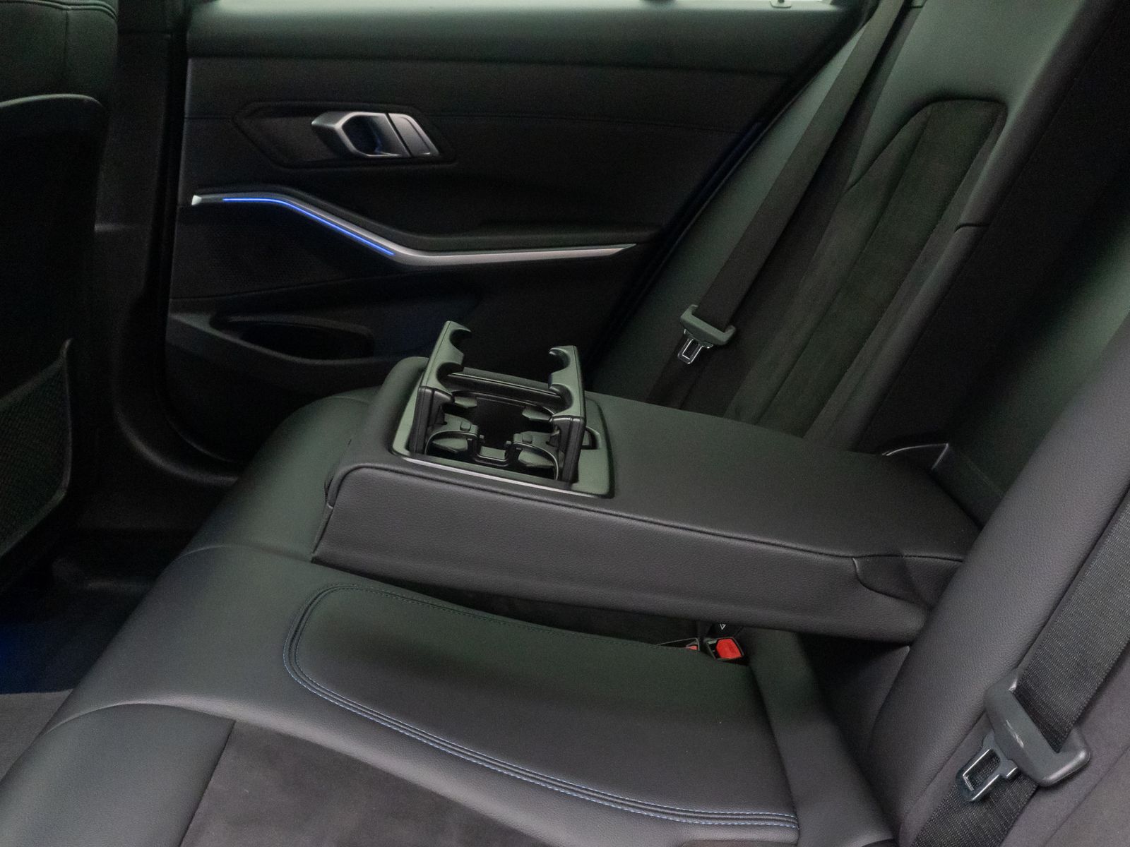 Fahrzeugabbildung BMW 320i M Sport Alarm DAB Kamera Komfort Standhzng