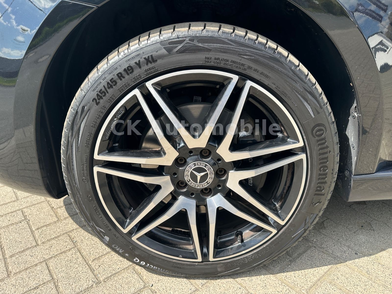 Fahrzeugabbildung Mercedes-Benz V 300d 4 Matic AVANTGARDE AMG-Line/6 Sitze/Pano