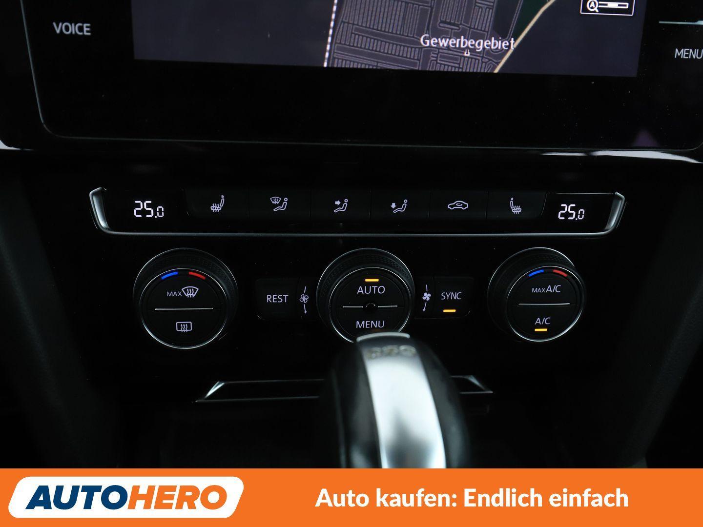 Volkswagen Passat 1.5 TSI ACT Highline Aut.*NAVI*LED*PDC*