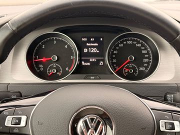 Volkswagen Golf - 10