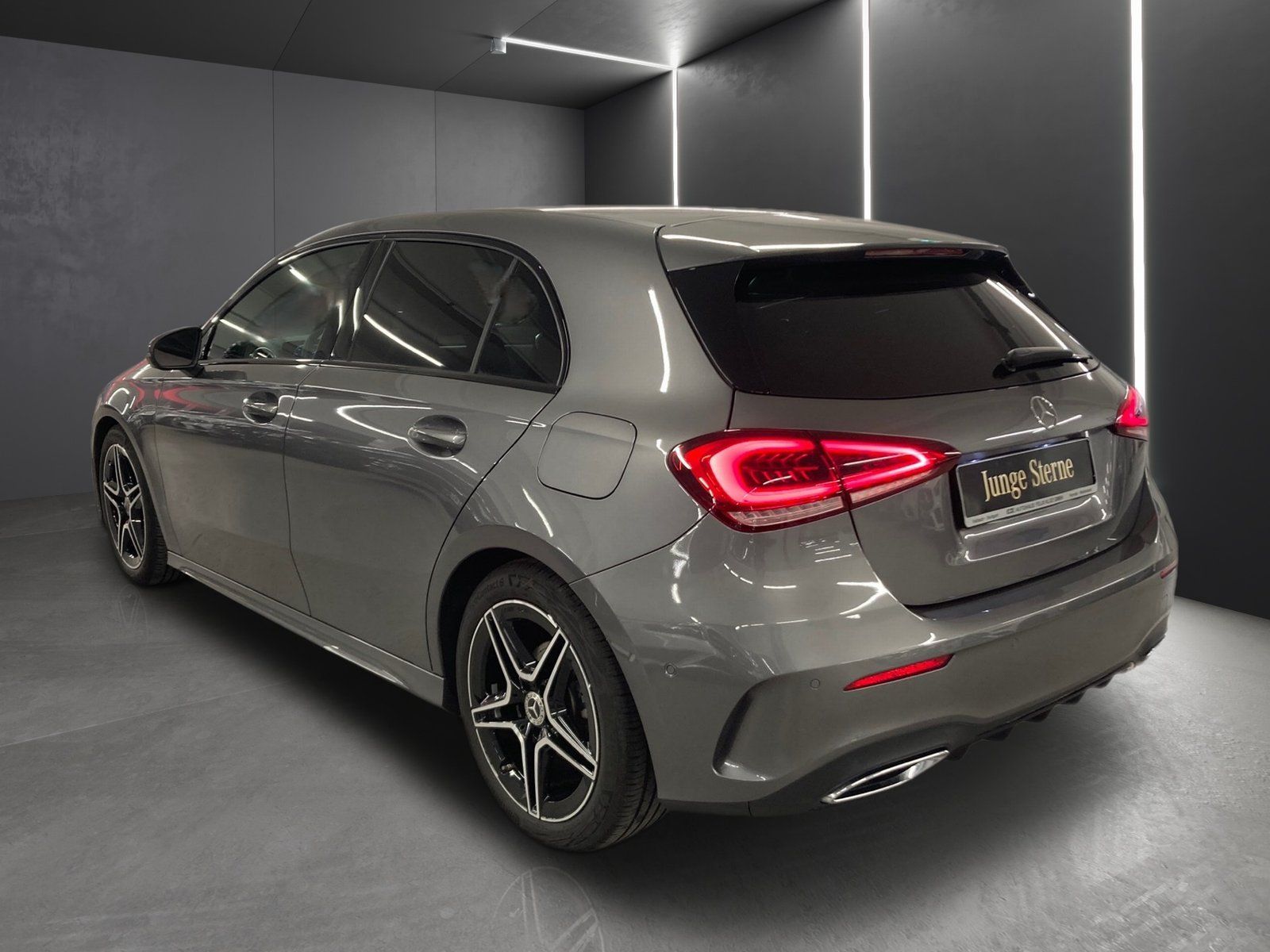 Fahrzeugabbildung Mercedes-Benz A 200 AMG*Kamera*Ambiente*MBUX-High*Sound*18"