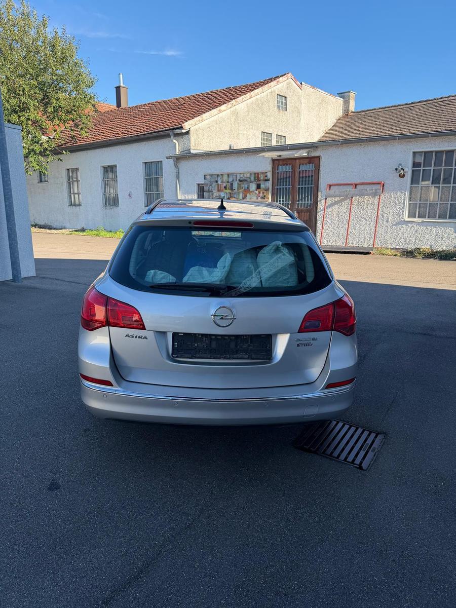 Opel Astra 2015 — photo 6
