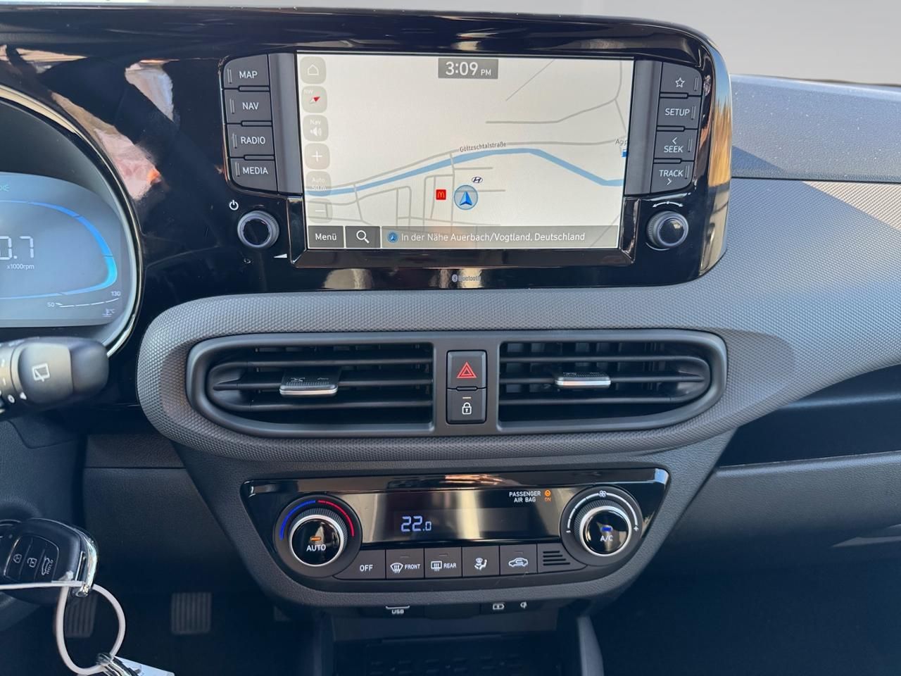 Fahrzeugabbildung Hyundai i10 TREND Fernlichtass. Kam. KlimaA LM Navi PDC