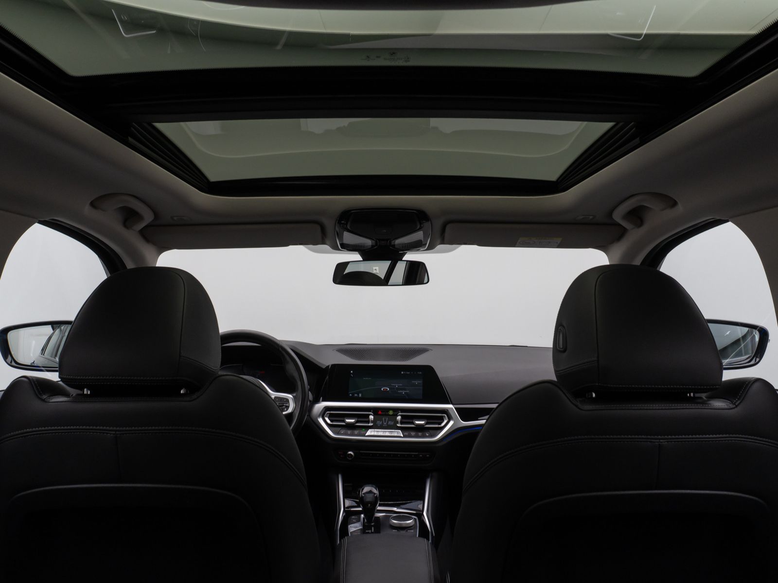 Fahrzeugabbildung BMW 320d  Sport Line Panorama HUD DAB Lordos LED PDC