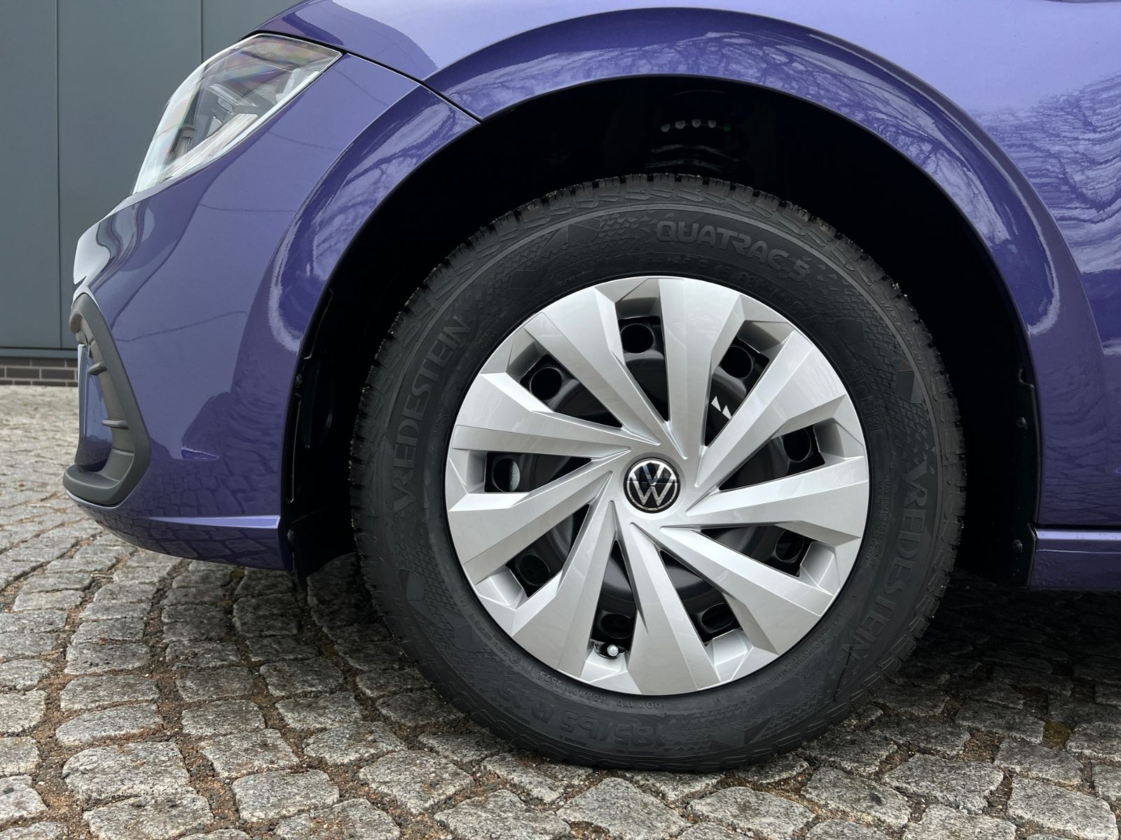 Fahrzeugabbildung Volkswagen Polo Life 1.0 *Navi, Ganzjahresreifen, Kamera*