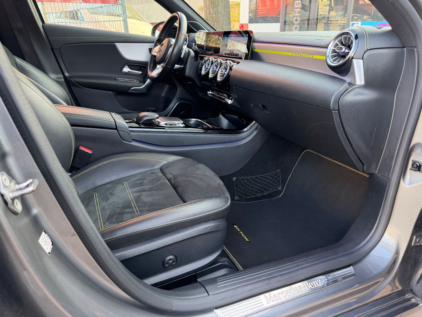 Fahrzeugabbildung Mercedes-Benz A 250 4Matic AMG Edition 1 JUNGESTERNE*PANO*MEMO