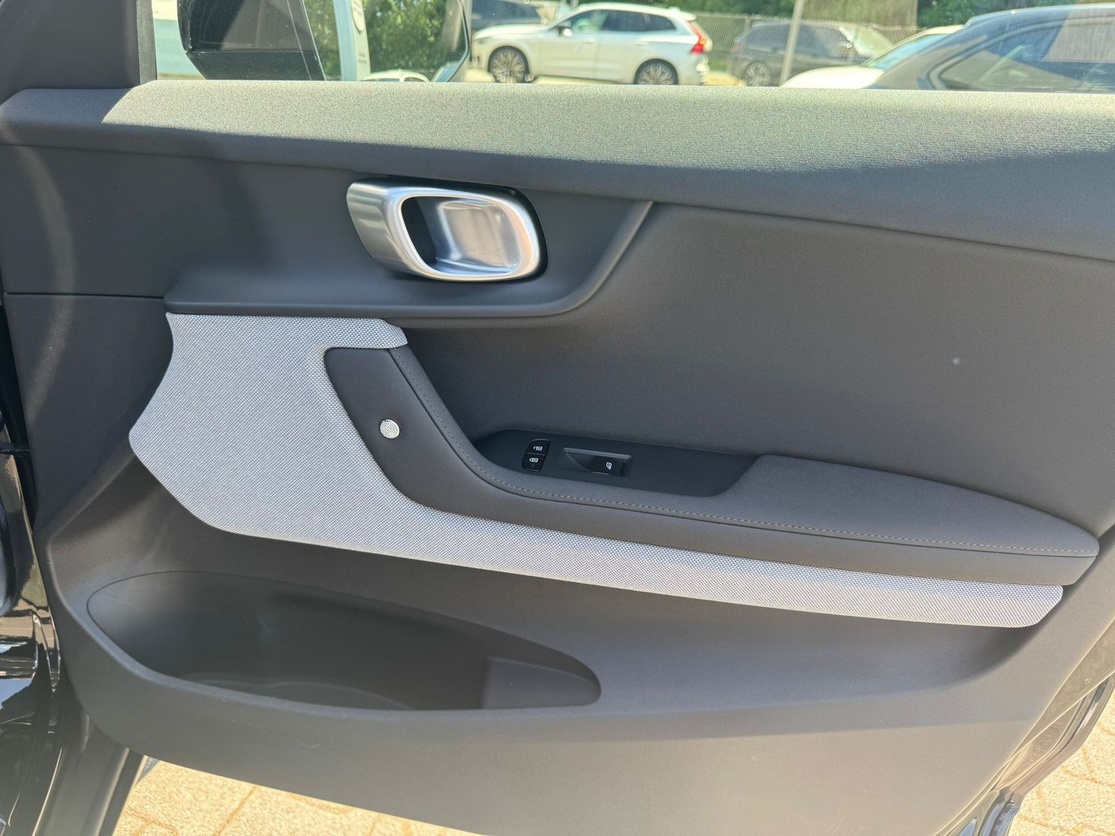 Fahrzeugabbildung Polestar 2 Long Range SM PANO+LED+SHZ+H&K+ACC+360°+WP+19"