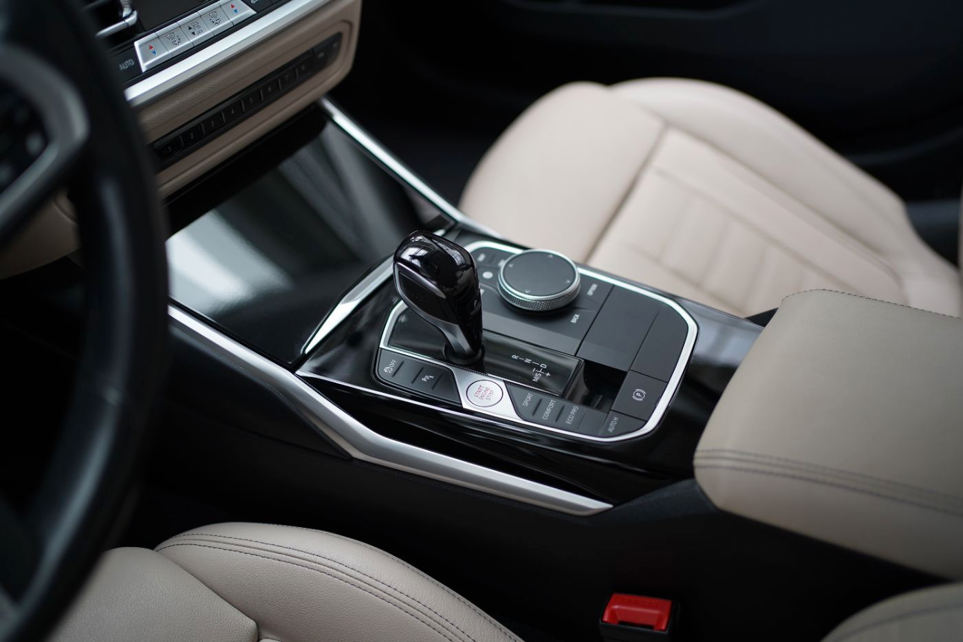 Fahrzeugabbildung BMW 320d Sport Line +AHK+Komfortzugang+HeadUp+LED