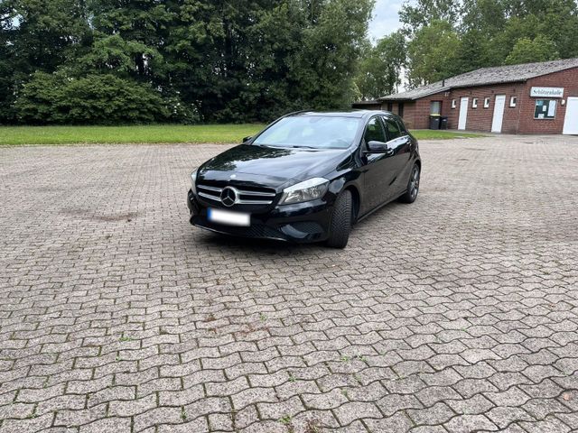 MERCEDES-BENZ Mercedes-Benz A 180 W176 BlueEfficiency Pa...